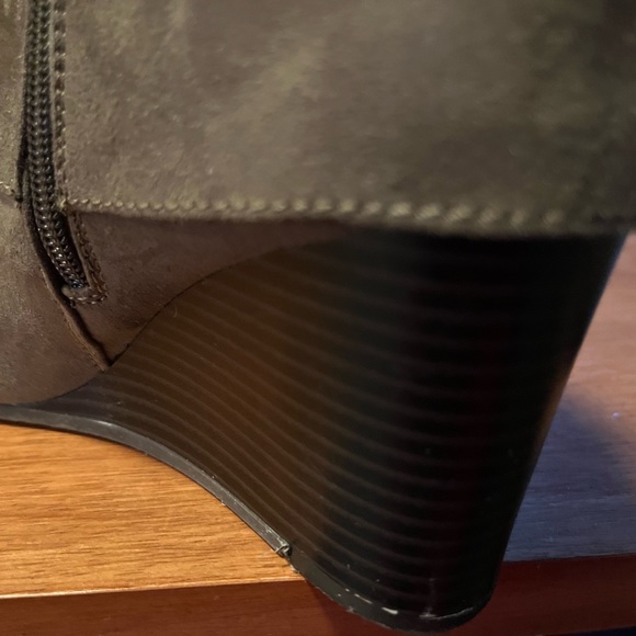 Arizona brand brown wedge boots. - Picture 5 of 5